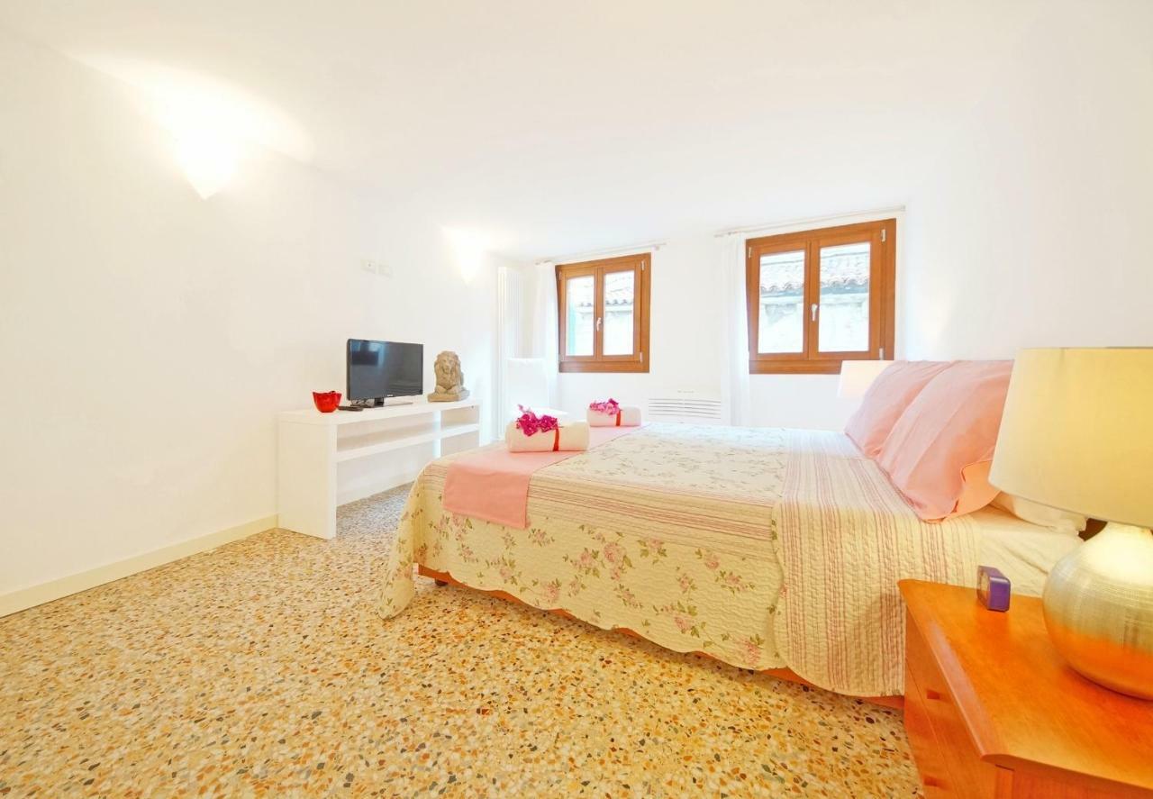 Sant'Aponal Apartment Rialto Βενετία Εξωτερικό φωτογραφία